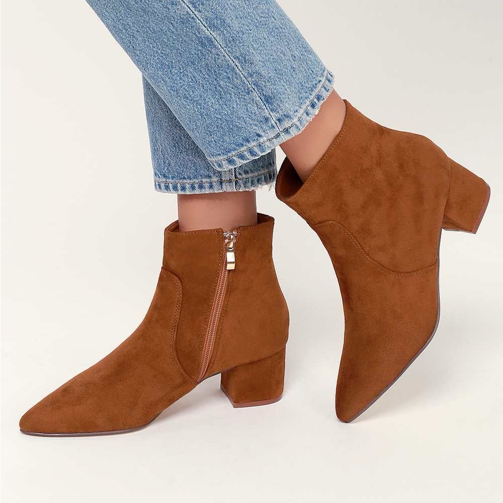 NWT Bonnibel Sara Pointed Toe Block Heel Booties